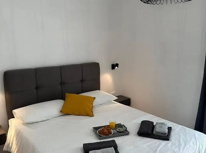Iris Apartment