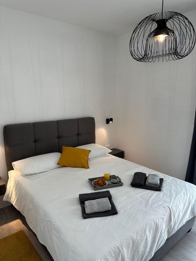Iris Apartment *